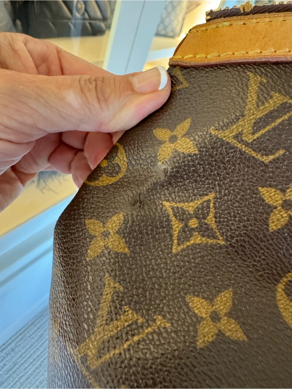 Louis Vuitton Tivoli GM Brown Monogram Canvas Tote. Authenticated. - Picture 4 of 9